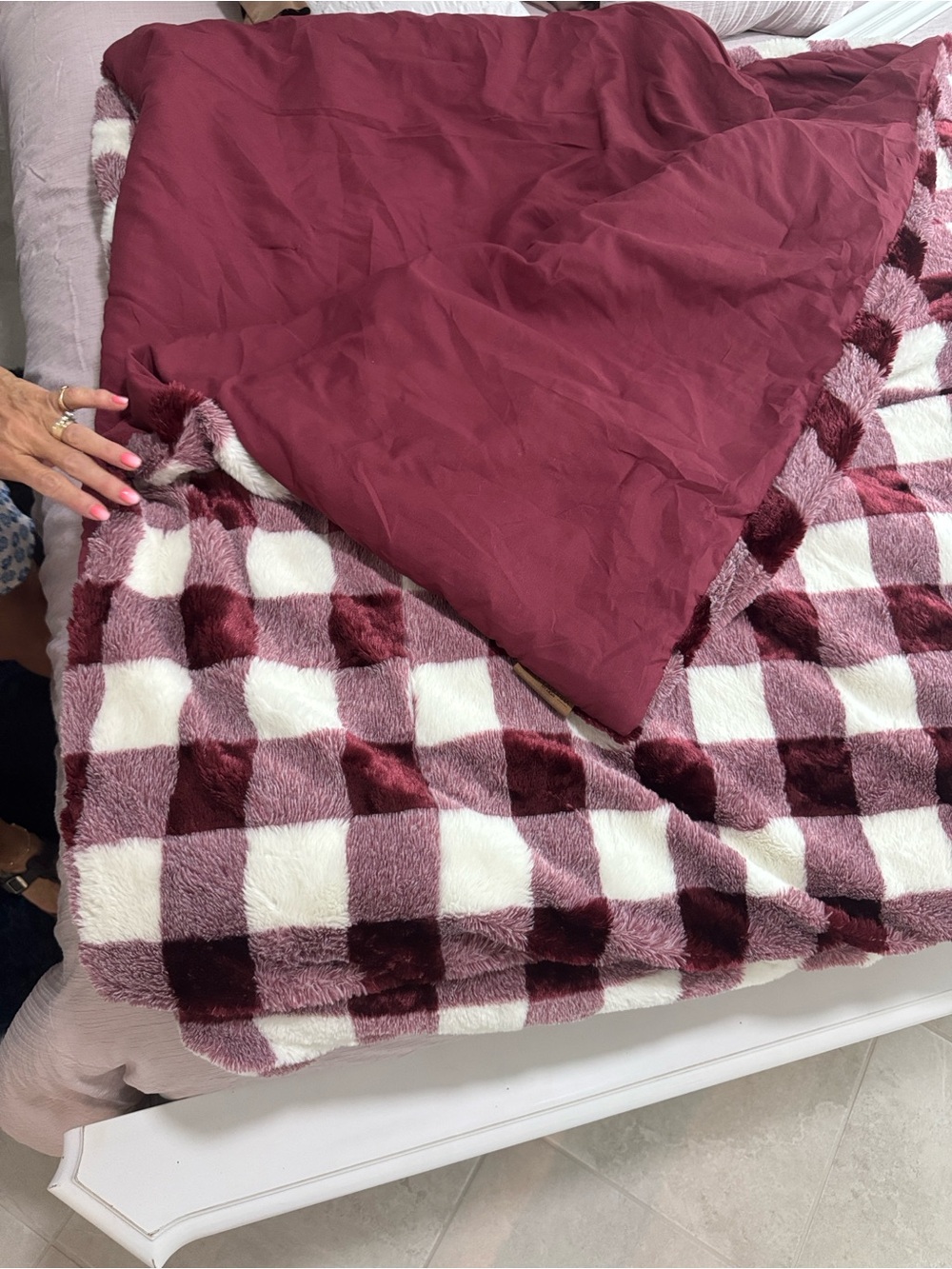 UGG Koolaburra - Plush Checkerboard Reversible Throw Blanket - Burgundy